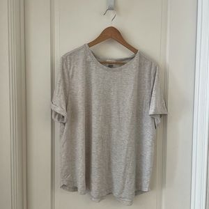 Old navy gray t shirt